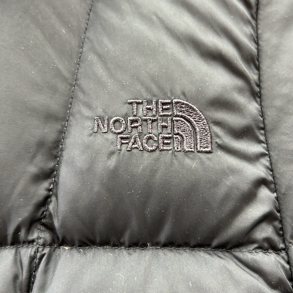 The North Face Black Puffer Jacket Winter-Weight Insulation. Medium - Picture 3 of 14